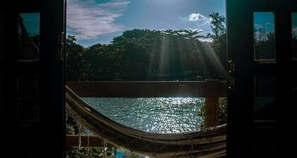 Apartment in Rio Barra da Tijuca, beautiful view, close to the beach, across from the subway.