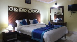 Habitación Deluxe doble, vistas al jardín | Escritorio y wifi gratis