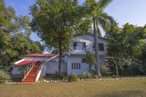 Exterior detail - Maharaja Kothi Resort Bandhavgarh (Tala)