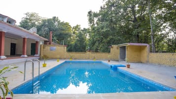 Kolam renang terbuka