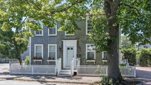 Exterior - 45B Beautiful Large Home Near Town Center (Nantucket)