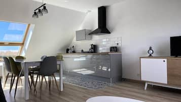 Fridge, microwave, coffee/tea maker, electric kettle