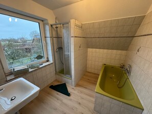 Hair dryer, soap, toilet paper - Beautiful vacation apartment in Thunum - Vacation by the North Sea (Stedesdorf)