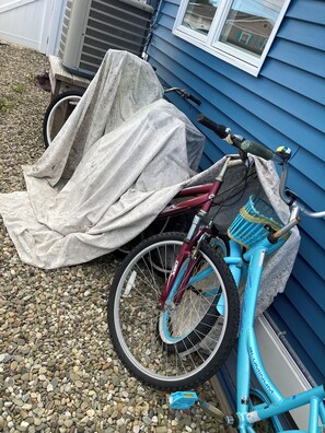 Miscellaneous - 3-bed/2 bath bungalow in adorable Bayville with radiant floor heat & fireplace. (Berkeley Township)