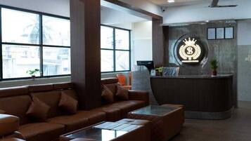 ฝ่ายต้อนรับ