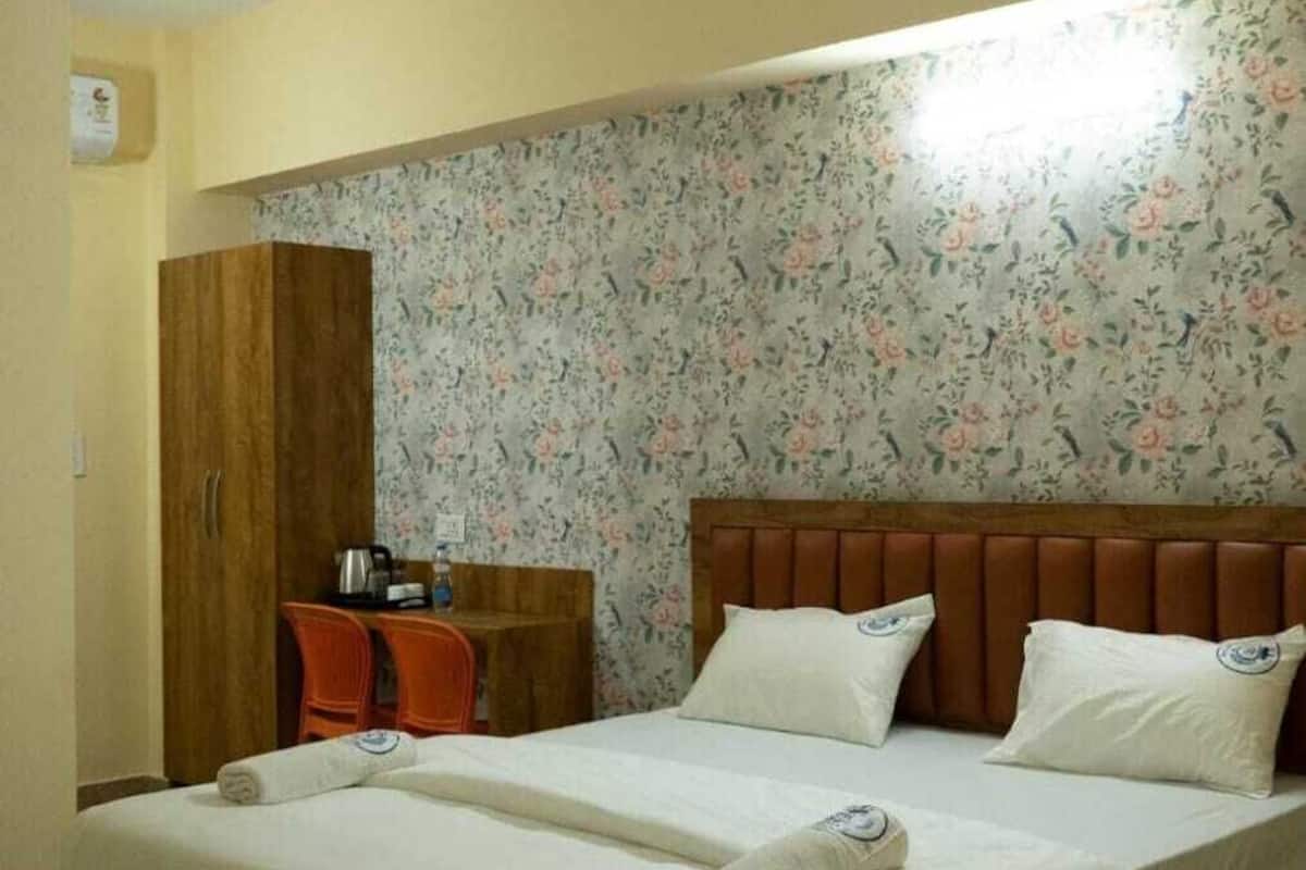 Deluxe Double Room, City View | Iron/ironing board, free WiFi