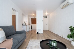 TV - City Park View Apartment - Walk to CBD (Launceston)