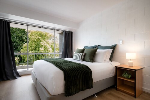 City Park View Apartment - Walk to CBD