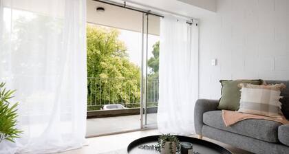 City Park View Apartment - Walk to CBD