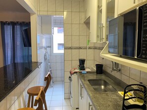 Microwave, oven, stovetop - Cozy apartment in a prime area of Praia Grande / Ubatuba (Ubatuba)
