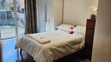 BĂŒgeleisen/BĂŒgelbrett, Internetzugang, BettwĂ€sche, Rollstuhlgeeignet