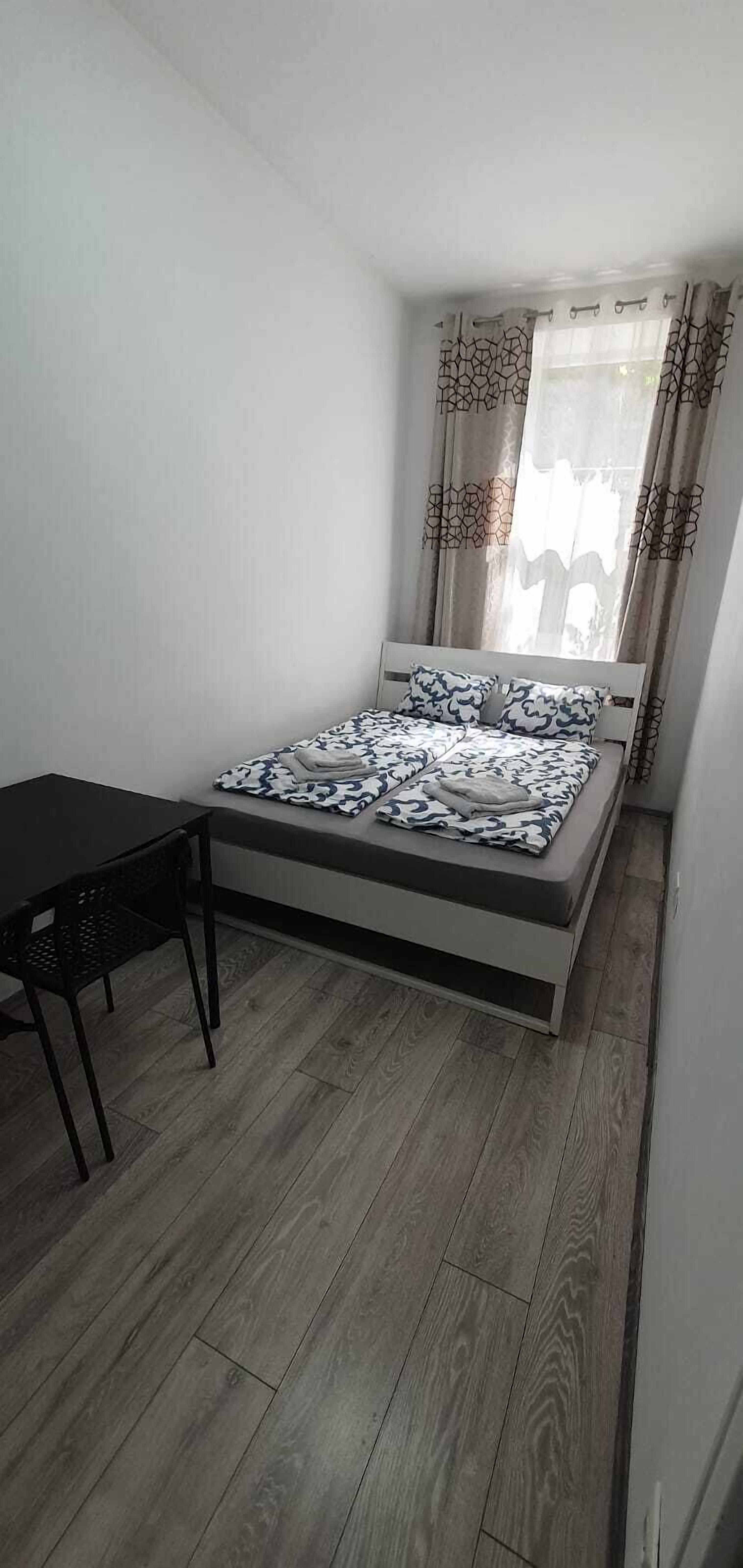 Basic Apartment | Pemandangan dari bilik