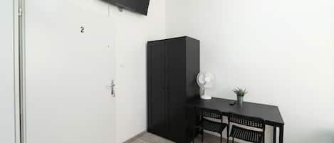 ベーシック アパートメント | アイロン / アイロン台、WiFi (無料)