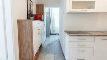 Leilighet – basic | Eget kjøkken | Kjøleskap, mikrobølgeovn, ovn og kokeplater