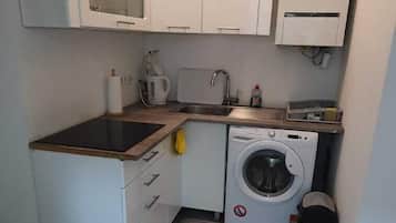 Basic-Apartment | Eigene Küche | Kühlschrank, Mikrowelle, Ofen, Herdplatte