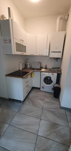 Refrigerador, microondas, horno, placa de cocina