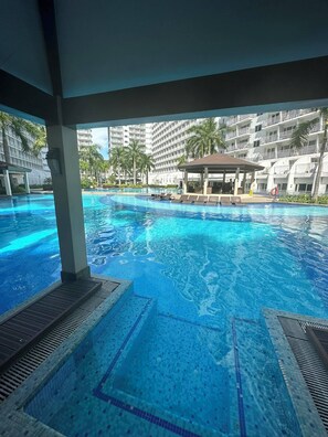 3 piscines extérieures
