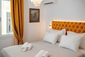 Suite Deluxe, vista città | Una cassaforte in camera, tende oscuranti, insonorizzazione