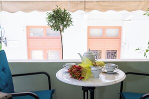 Deluxe Suite, Balcony, City View | Terrace/patio - Athens Plaka Acropolis Suites (Athina)