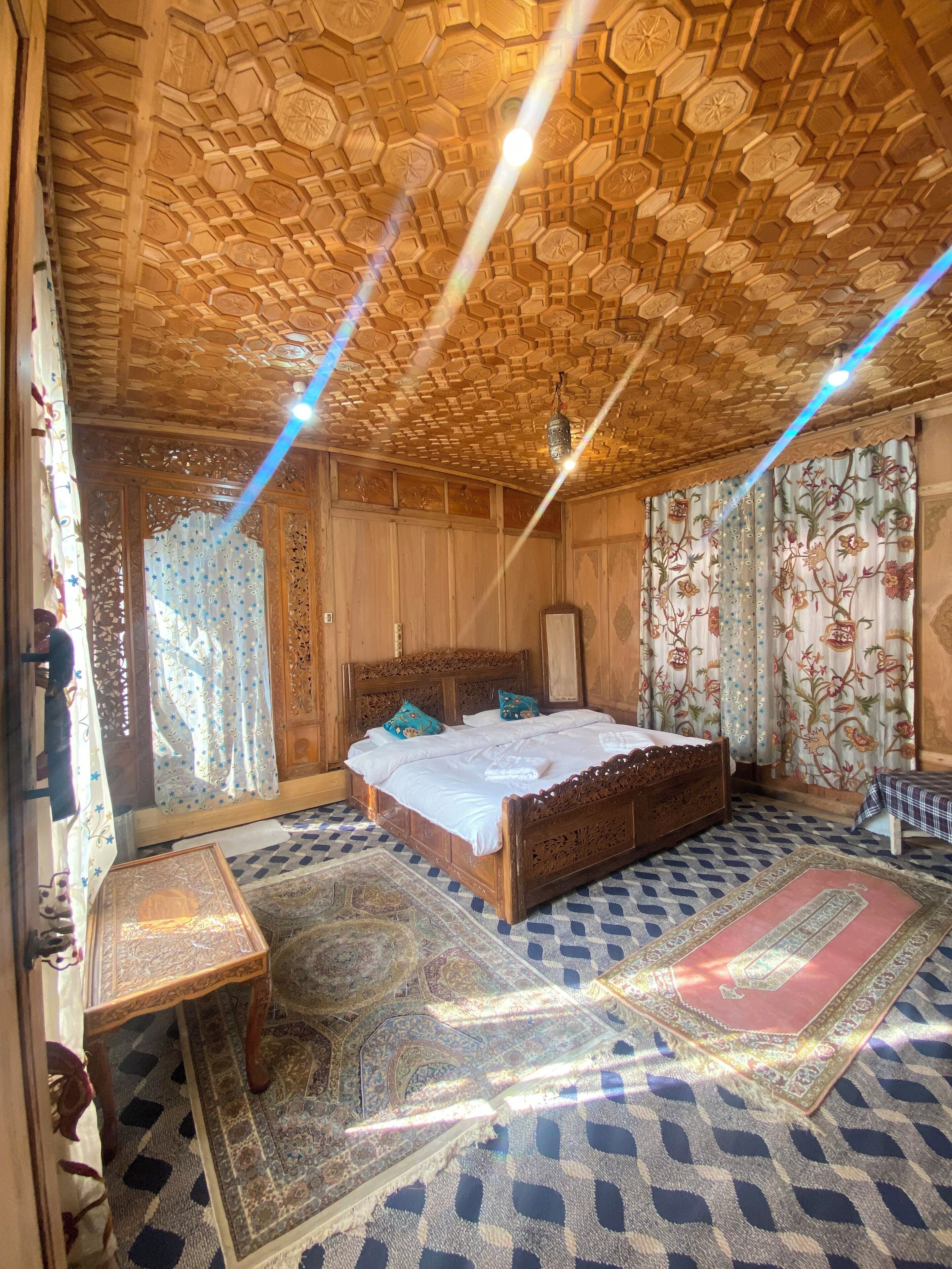 Quarto casal luxo, vista para o lago | Wi-Fi de cortesia