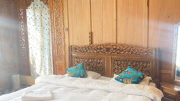 Superior Double Room, Lake View | Wi-fi percuma