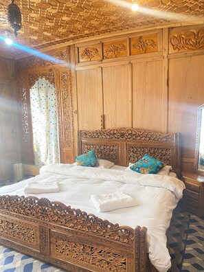 Quarto casal superior, vista para o lago | Wi-Fi de cortesia