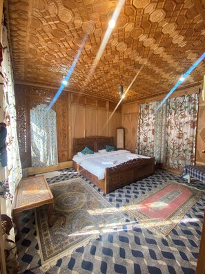 Deluxe Double Room, Lake View | Free WiFi - Houseboat Newheidi (Srinagar)