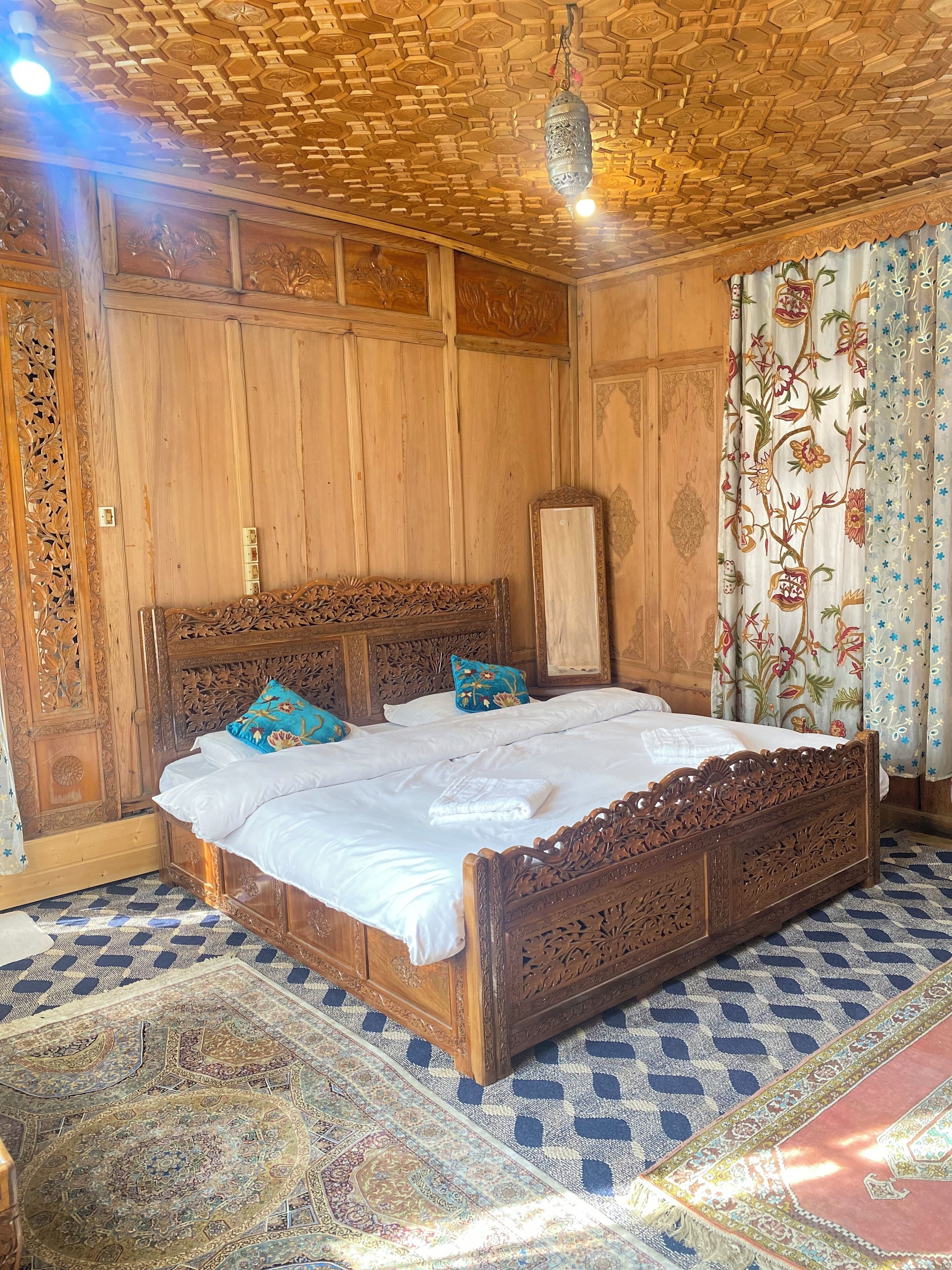 Deluxe Double Room, Lake View | Free WiFi