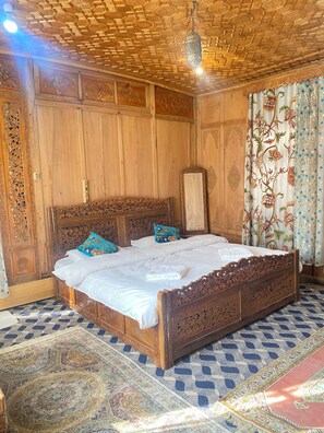 Deluxe Double Room, Lake View | Wi-fi percuma 