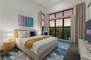 3 chambres, bureau, fer et planche à repasser, lit parapluie