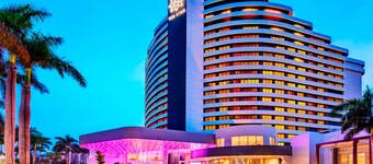 Luxe Island Villa, Walk to Cafes, Beach, HOTA