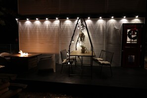 Outdoor dining - Welcome to my My Cozy Mushroom cottage ! (Big Bear)