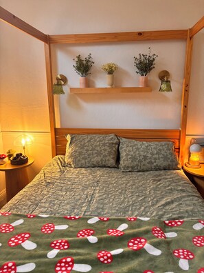 3 bedrooms, WiFi, bed sheets - Welcome to my My Cozy Mushroom cottage ! (Big Bear)