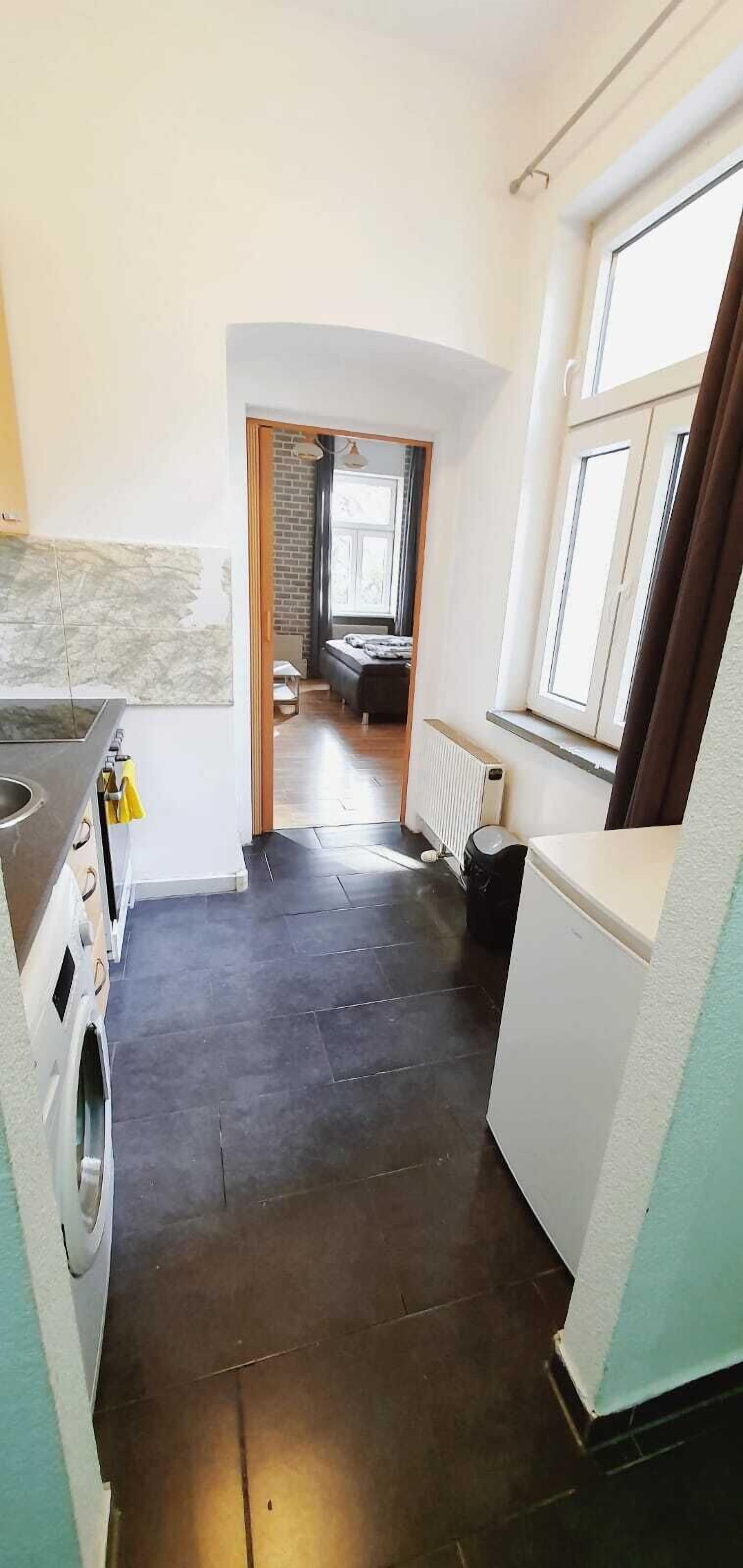 Basic Apartment | Private kitchen | Fridge, microwave, oven, stovetop