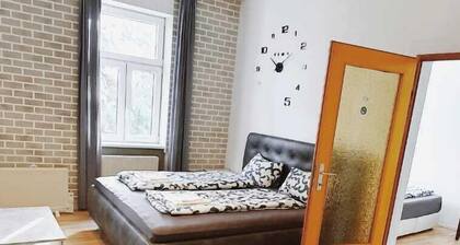 Affordable 2BR Apt Near Enkplatz U3