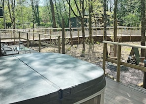 Outdoor spa tub - Woodland Container Lodges Slp 4 (Pet) (Westbury)
