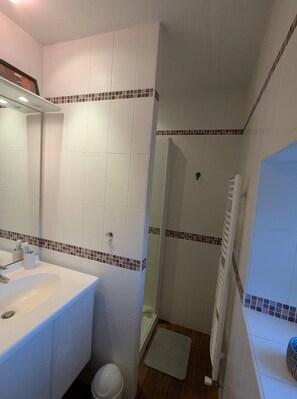 Shower, hair dryer, towels - La Villa de Morgat -a stone's throw from the beach (Crozon)