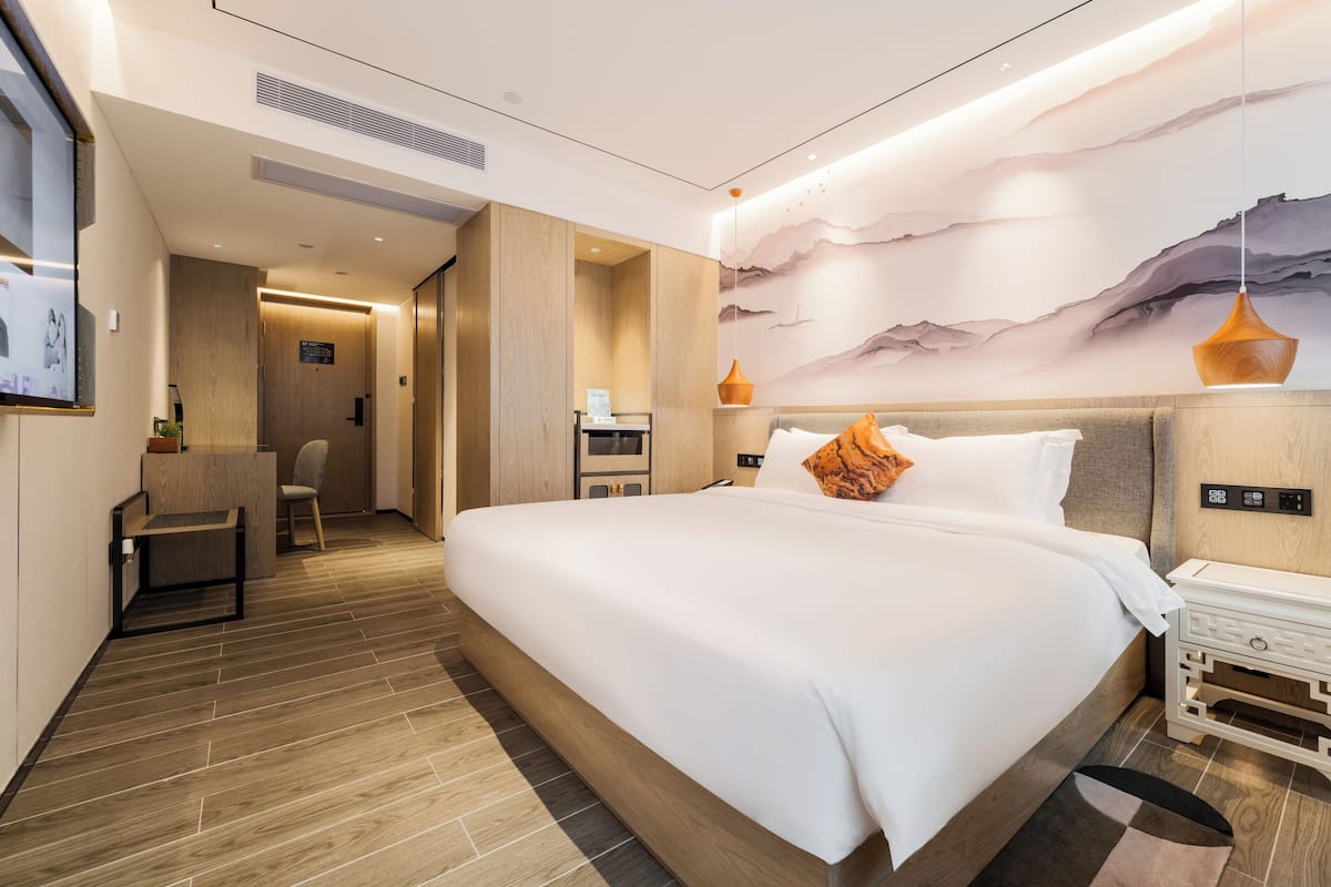 Business Double Room | In-room safe, blackout drapes, soundproofing, iron/ironing board