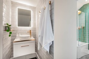 Hair dryer, towels, soap - Loughrigg at Lipwood House (Windermere)