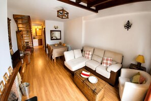 Smart TV, fireplace - Casa La Pica with access to the garden (Àreu)