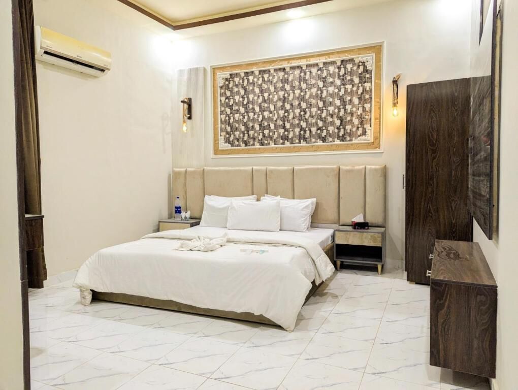 Kahden hengen deluxe-huone, kaupunkinäköala | Äänieristys, silitysrauta/-lauta, ilmainen Wi-Fi