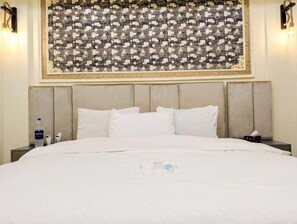 Kahden hengen deluxe-huone, kaupunkinäköala | Äänieristys, silitysrauta/-lauta, ilmainen Wi-Fi