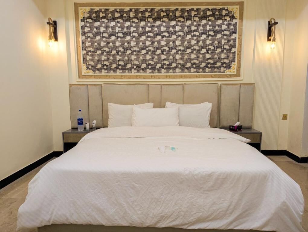 Kahden hengen deluxe-huone, kaupunkinäköala | Äänieristys, silitysrauta/-lauta, ilmainen Wi-Fi