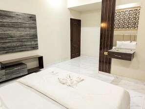 Deluxe Double Room, City View - Hotel SkyLIT (Karachi)