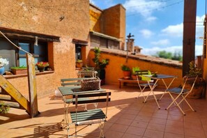 Outdoor dining - Townhouse in Rojals (Rojals)