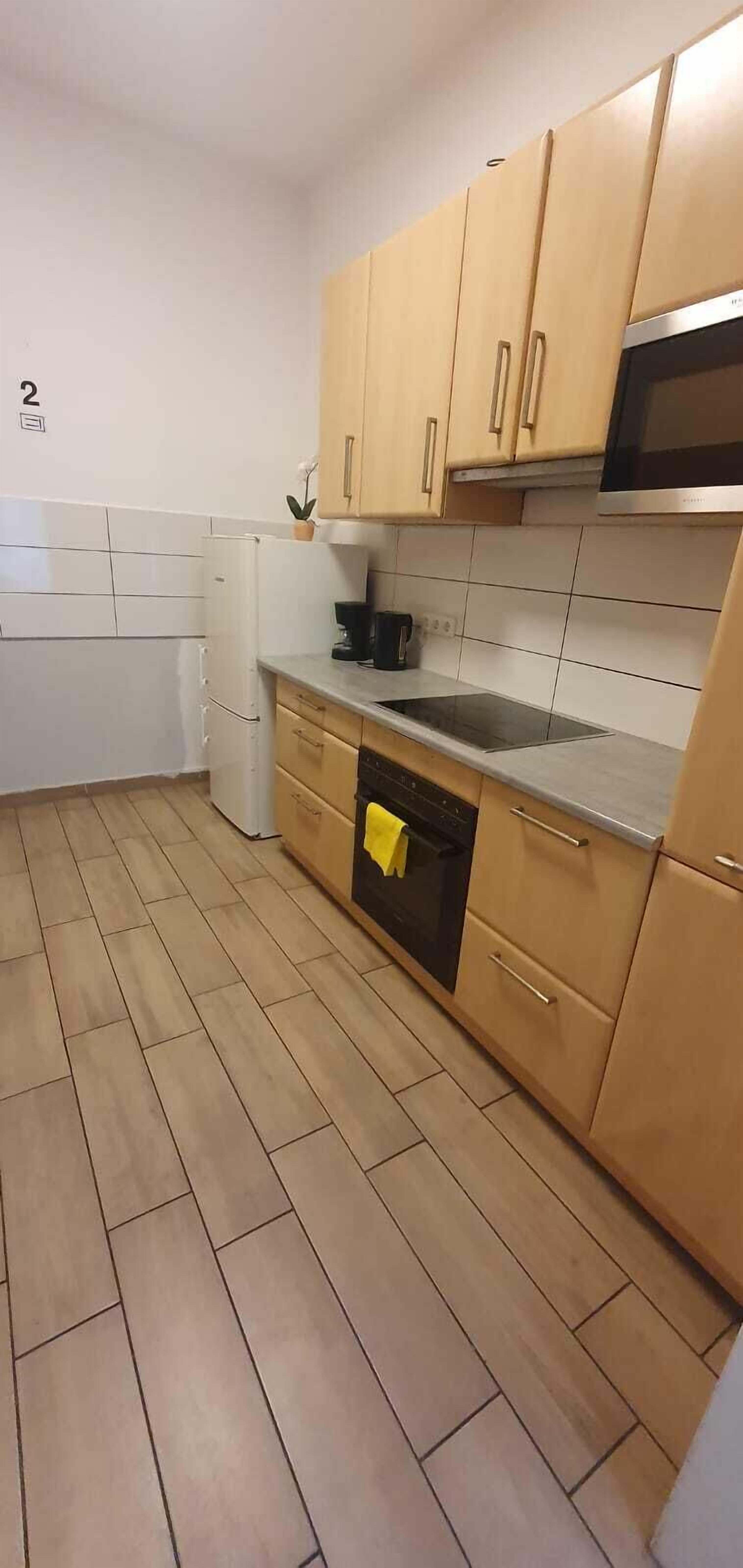 Eenvoudig appartement | Privékeuken | Een koelkast, een magnetron, een oven, een kookplaat