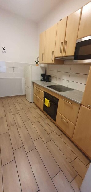 Apartemen Basic | Dapur pribadi | Lemari es, microwave, oven, dan kompor