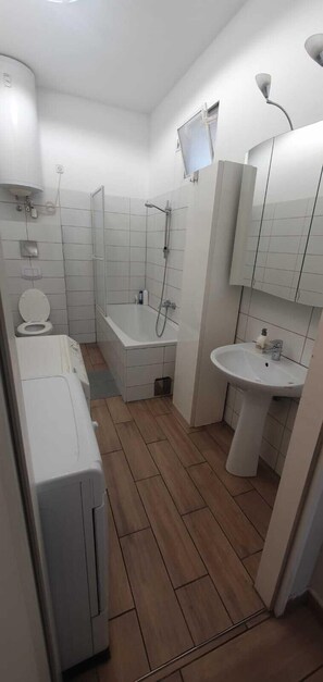 Bathroom - Affordable 2BR Stay 15 Min Enkplatz (Wien)