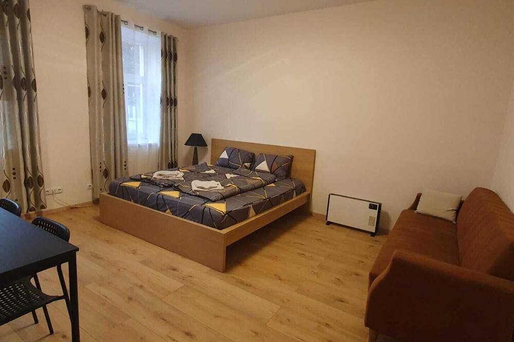 Affordable 2BR Stay 15 Min Enkplatz