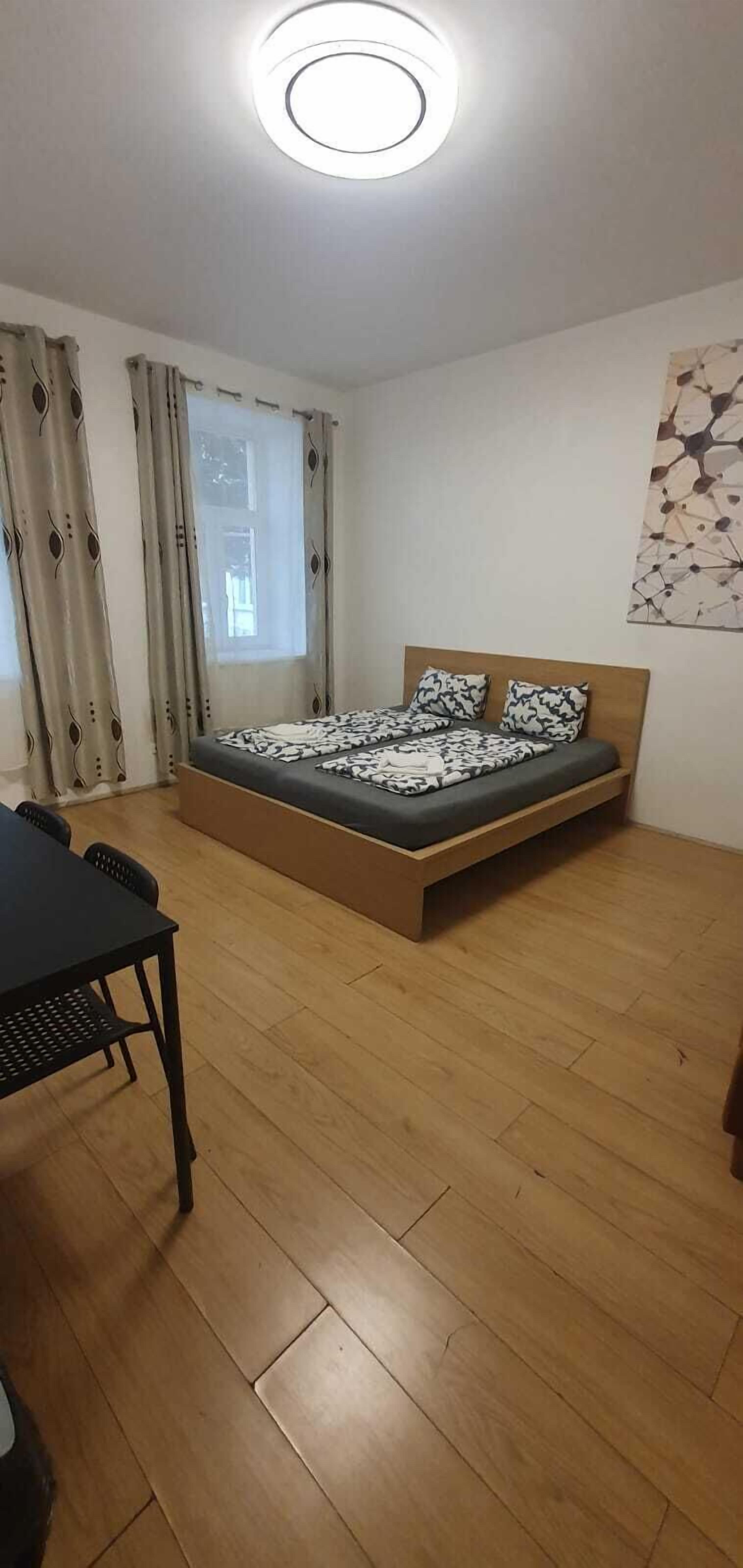 Basic Apartment | Pemandangan dari bilik